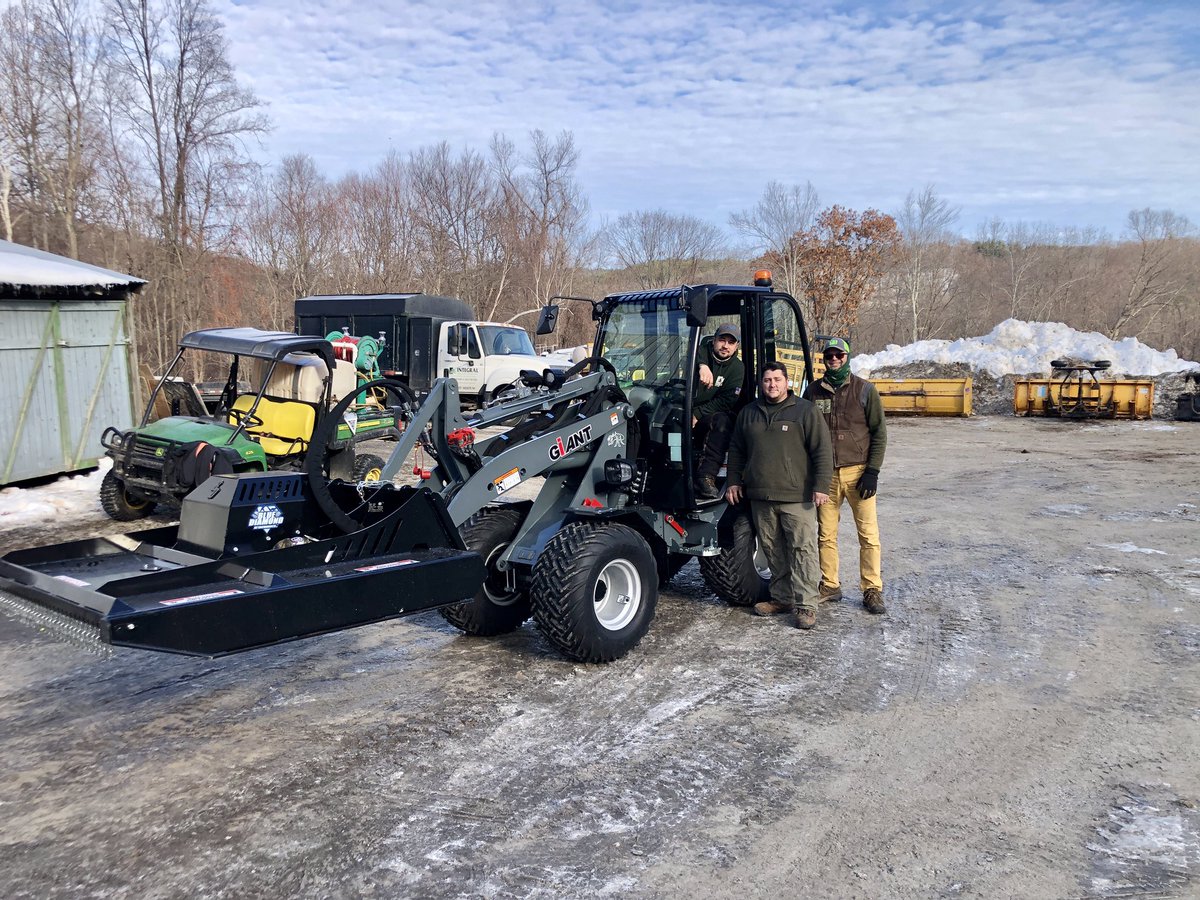 beldog41's tweet photo. Christmas 2 days early for the guys at Integral Tree and Landscaping...  Enjoy that new G2700 and HD Brushcutter! @MTETurf @TobrocoGiant_UK https://t.co/oiFHZIff3Y