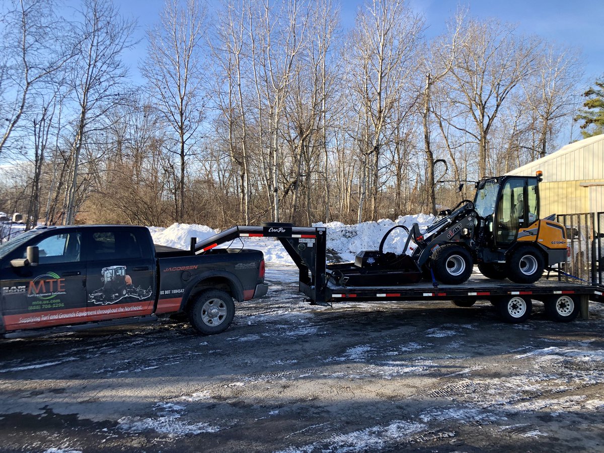beldog41's tweet photo. Christmas 2 days early for the guys at Integral Tree and Landscaping...  Enjoy that new G2700 and HD Brushcutter! @MTETurf @TobrocoGiant_UK https://t.co/oiFHZIff3Y
