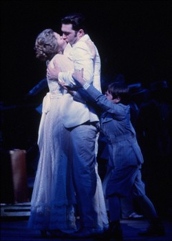 mc2entertain's tweet photo. We are deeply saddened to learn of the passing of Broadway legend Rebecca Luker.  We are sending her family love and light during this difficult time.

https://t.co/yhBEw3zawJ https://t.co/CLI0QJ7UZk