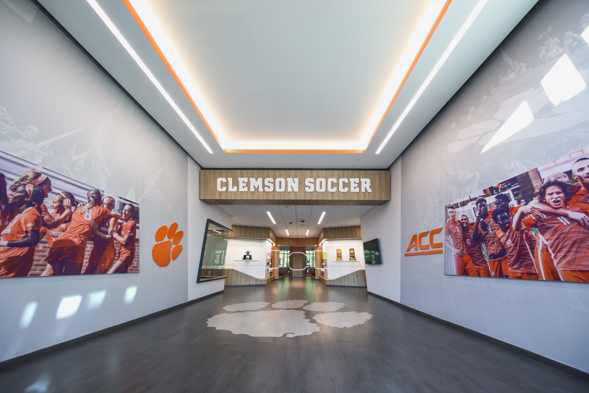 eltonchifamba's tweet photo. I’m excited to announce that I’ve committed to play D1 soccer and further my education at Clemson University! I’d like to thank God for this opportunity, along with my coaches, teachers at Licking Heights and family/friends for supporting me. Go Tigers! 🧡🐅 @ClemsonMSoccer https://t.co/xFW9z4kNuQ