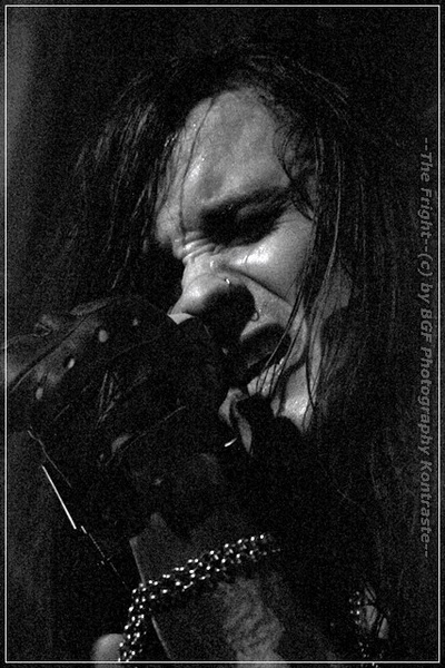 THE__FRIGHT's tweet photo. #wefloodinstawithlivepics #againstthesilence #bettertimeswillcome #newsongsin2021 #thefright #live #darkrock #gothicmetal #gothic #metal #gothnroll #throwback https://t.co/oi3VnvIibO