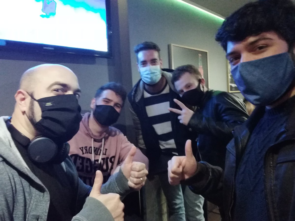 Pentagonal_Devs's tweet image. The best gift this christmas is a drink with your team and @Jon_Cortazar