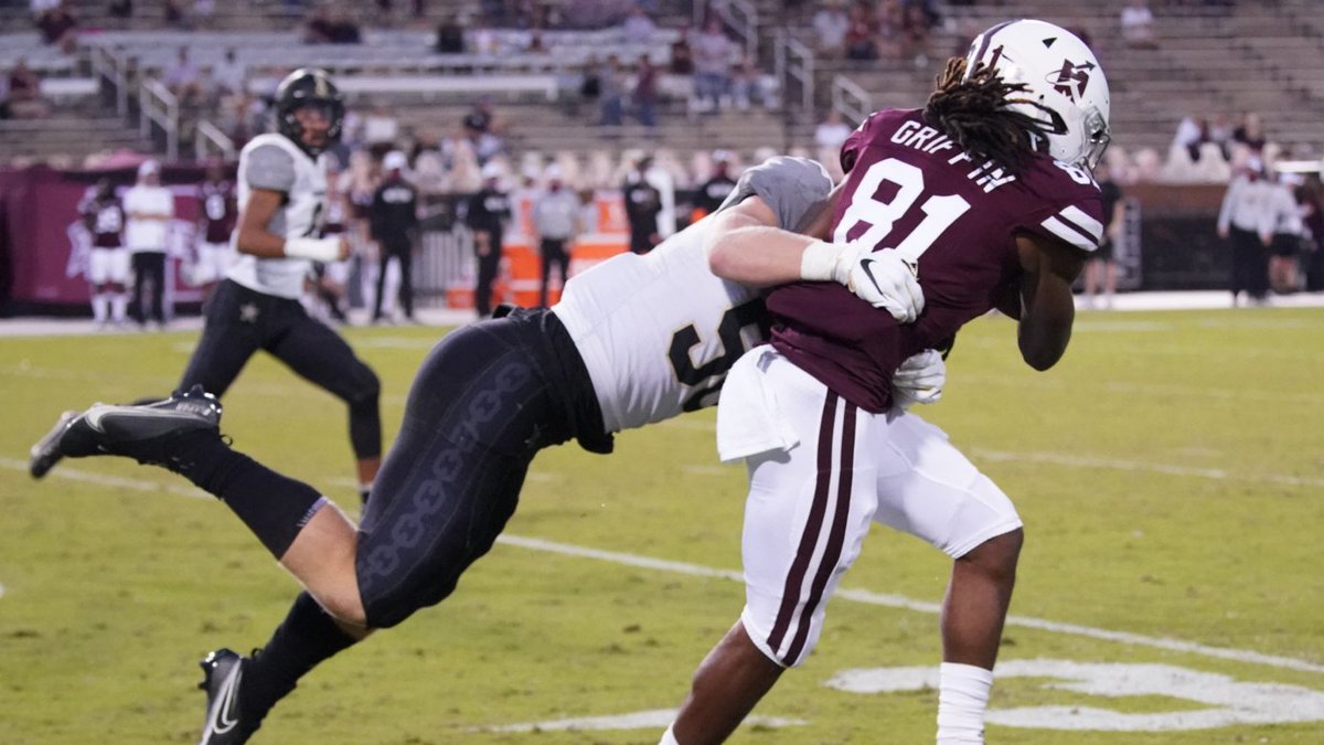SarahFetters's tweet photo. ⚓️ @Ethan_BARR10 finished the regular season tied for third among @SEC freshmen in tackles per game with 4.1.

“I’m a football player. I love to play football. I’ll play anything – because I think I can, honestly. Whatever I need to do for the team is what I’ll be happy doing.” https://t.co/MArXRqmYfQ