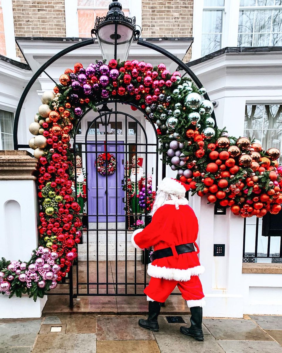 visitlondon's tweet photo. Heads up everyone! Santa is doing his final rounds for the naughty or nice list. You have 2 days to sway his vote 🎅 #VisitLondon [📸 via IG @ritafarhifinds] https://t.co/nRggVq5zer