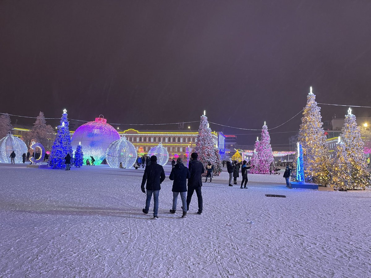 sr_voronov's tweet photo. @soft_grey атмосфера праздника 🤗🌨 https://t.co/cT28kRzGnu