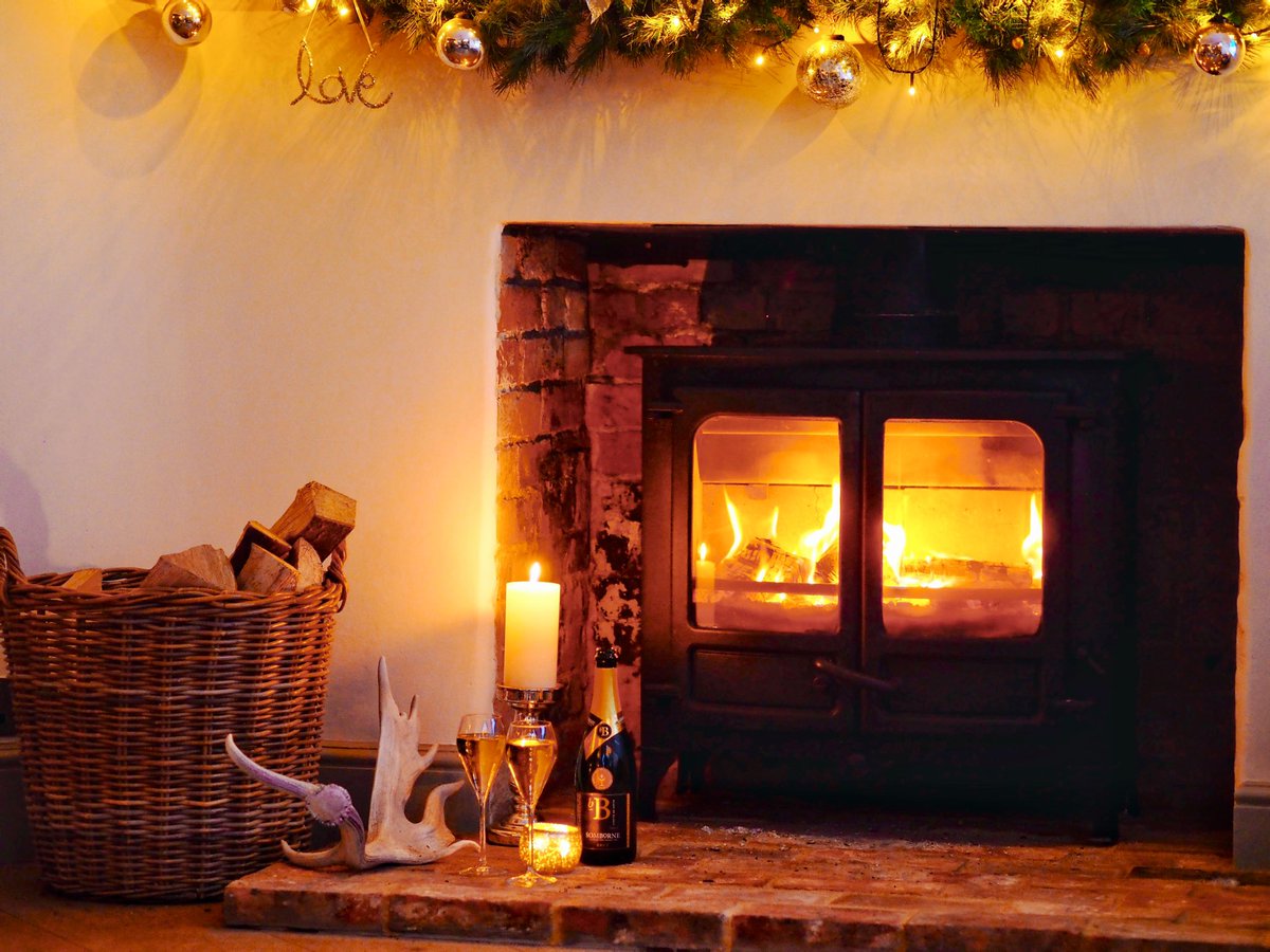 Happy Christmas Eve Eve 🥂. Thank you SO much for your support + choosing to shop small ☺️🙏.

Xmas is looking a little different this year, but we hope our wines bring you some warmth + cheer 🥂.

 Xmas Eve hrs🎄
📍Stockbridge + Winchester: 10am-4pm
📍Kings Worthy: 9am-11am