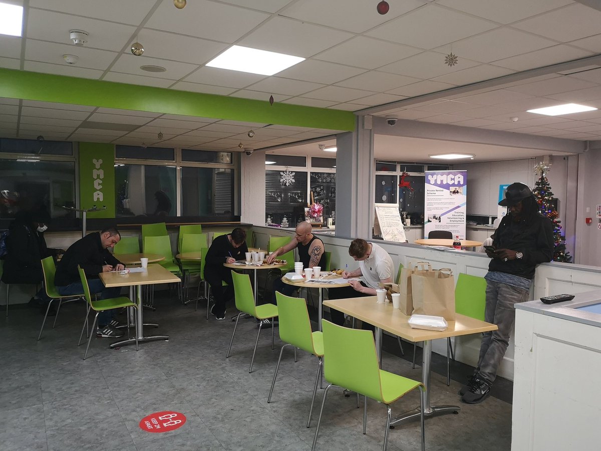 It's the BIG CHRISTMAS QUIZ in #YMCADFL The residents and tenants absolutely had a ball. There were snacks and prizes to be won What a wonderful atmosphere . #helpingthehomeless #Christmas2020 #YMCA #feelingfestive #quiztime @YMCACdiff_Grp