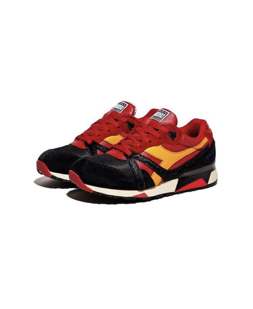 DondiadoraOG's tweet photo. Crazy how #DiadoraOfficial #DiadoraLifestyle is the only brand I collect, yet again for every big Diadora release I’m forced to go the resell route after buying up pairs ALL YEAR no one wanted and even bashed the entire 2020. The game is rigged I tell ya! https://t.co/alBTOM5RFD
