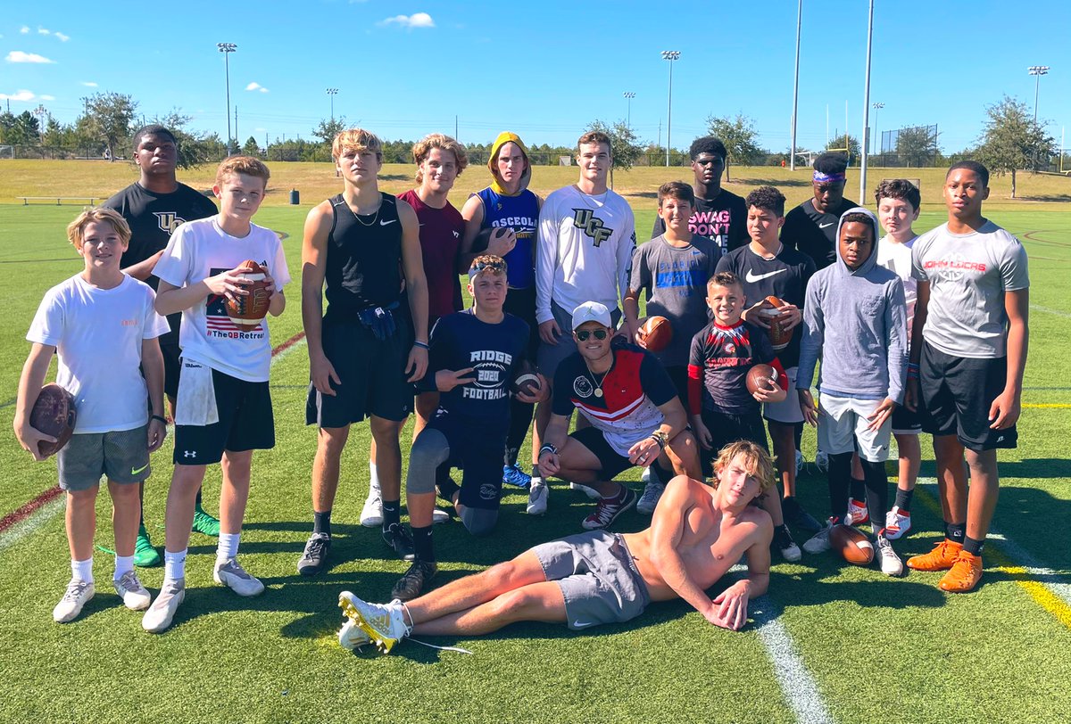 baylintrujillo's tweet photo. CHRISTmas QB Training Session 🎄🎁
#BTruQBTraining 🔘 Romans 15:13 📖 https://t.co/n5SzRCLFoT