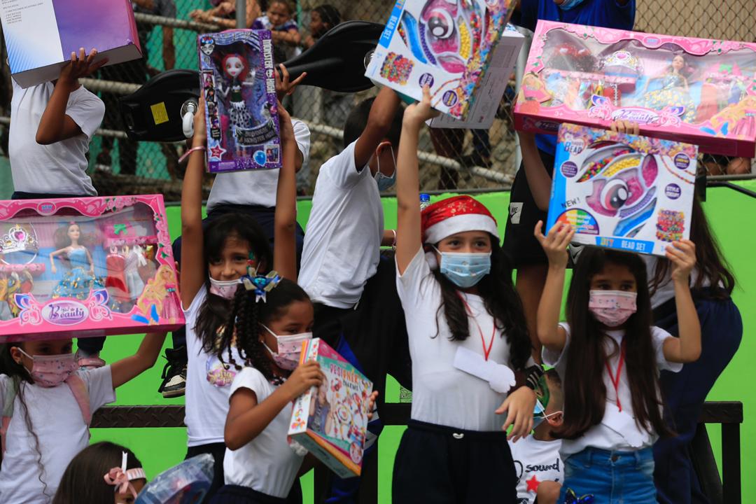 ViceVenezuela's tweet image. #AsiLoDijo || Vicepdta. @drodriven2: En medio de la dificultad por la pandemia del #COVID19 y el bloqueo criminal contra Venezuela, el Gobierno Bolivariano liderado por el Pdte. @NicolasMaduro, garantiza unas navidades felices a miles de niños y niñas de la Patria.