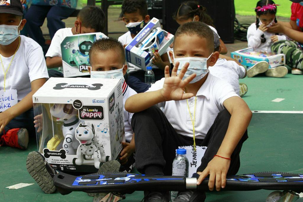 ViceVenezuela's tweet image. #AsiLoDijo || Vicepdta. @drodriven2: En medio de la dificultad por la pandemia del #COVID19 y el bloqueo criminal contra Venezuela, el Gobierno Bolivariano liderado por el Pdte. @NicolasMaduro, garantiza unas navidades felices a miles de niños y niñas de la Patria.