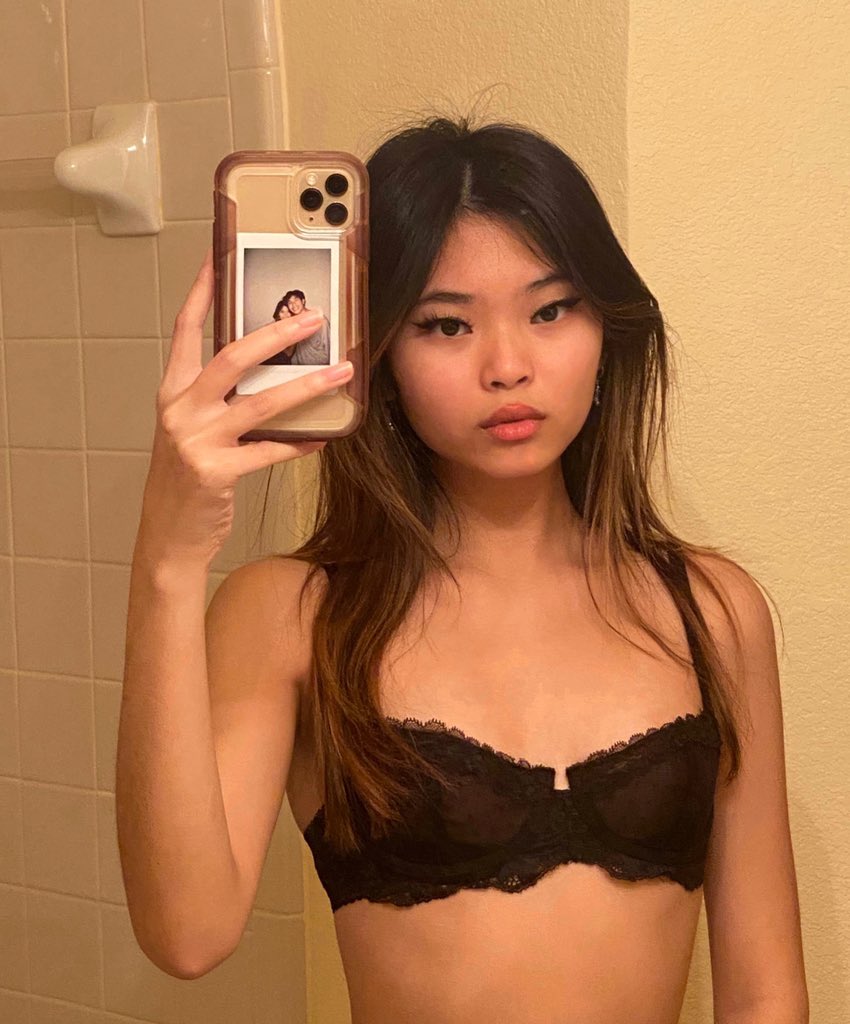 faithsrey's tweet image. low quality bathroom pics no one asked for
