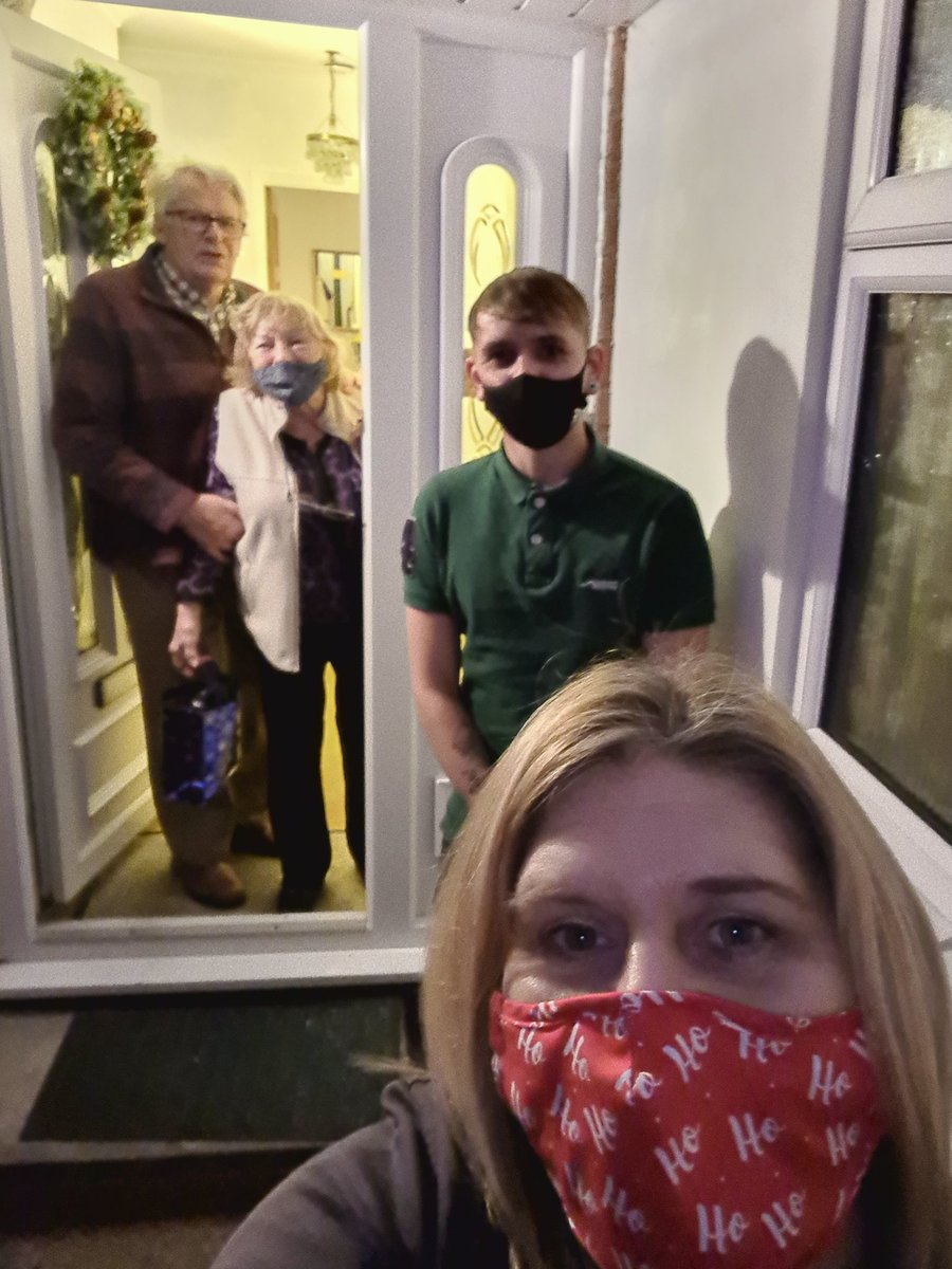 leeson_nikki's tweet photo. So good to put a telephone order to a face #littleactsofkindness great customers #servingthecommunity #itswhatwedo @mattjohno15 @MarcPennHub @Sunitabhikha @jacquilisa147 https://t.co/viTHk9K2mf