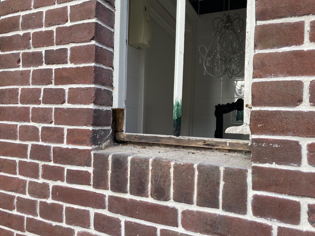 Voor de restauratie van deze pastorie uit 1899 mochten wij de benodigde kozijnen, ramen en herstelonderdelen leveren. Daarmee sluiten wij een veelbewogen jaar af, met heel veel zin in 2021! Voor iedereen hele fijne feestdagen, blijf gezond!