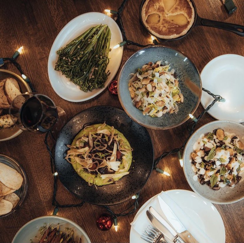 ABLesClefsdOr's tweet photo. Holiday To Go!  Eat Local Support Local @chucksbanff @VIP_Concierge_ @LesClefsdOrCAN #orderin #dineout #holidaytogo https://t.co/AFv1MFVHK9