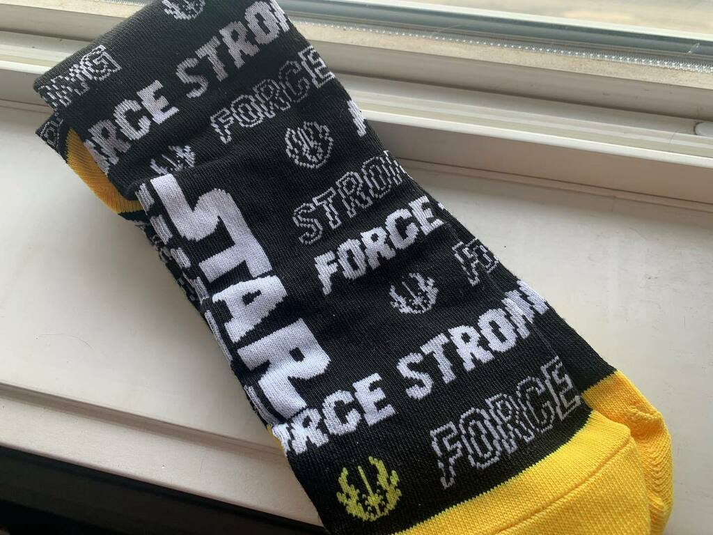 SeriouslySW's tweet photo. Feeling #StrongWithTheForce today!!! Day 11 of the 12 days of #StarWarsSocks.
#StarWars #SeriouslyStarWars #TheForce #MayTheForceBeWithYou https://t.co/5GijRYuqBG https://t.co/RqKRAJlf2B