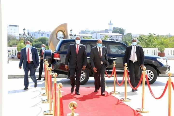 HargeysaTimes's tweet photo. President of the republic of Somaliland Mr @musebiihi and his delegation has been met with President of the republic Djibouti Mr @IsmailOguelleh. https://t.co/NC2T3zYFiU