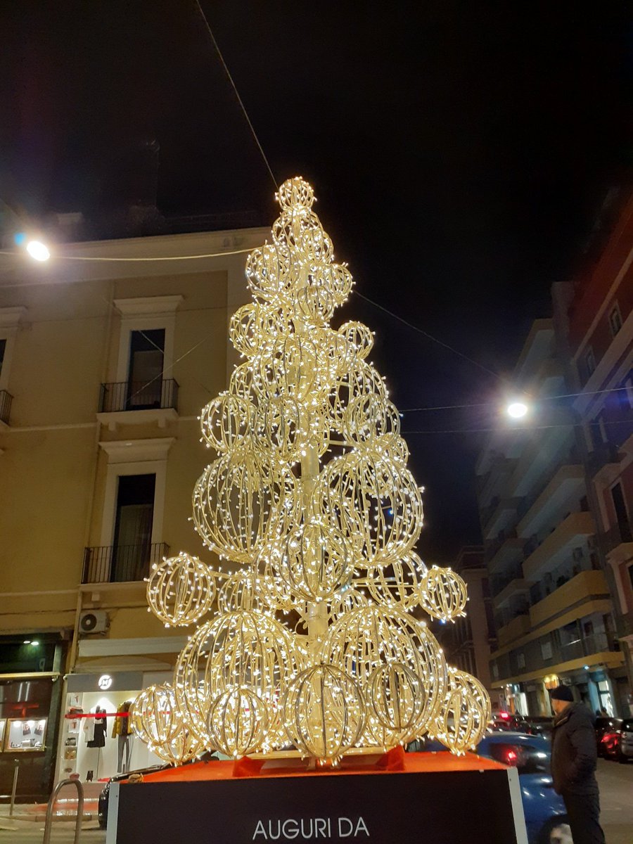 GeliavElia's tweet photo. #Natale #lucidellacittà
#walkingabout https://t.co/7A4Pgsmkpd