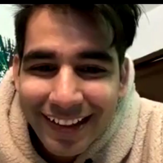 siyask134's tweet photo. Rab ka noor liye chehre pe,😇
Aankhon me beshumar pyaar😍
Jese bhej dia ho vamily ki zindagi me khud rab ne tumhe😉
Itna pyaara mila he humein tumsa yaar❤️

Luv u Ri❤️happy 400k on youtube❤️many more to come😉❤️rab rakha❤️ @Rishidev ❤️ https://t.co/h93PBVDhAx