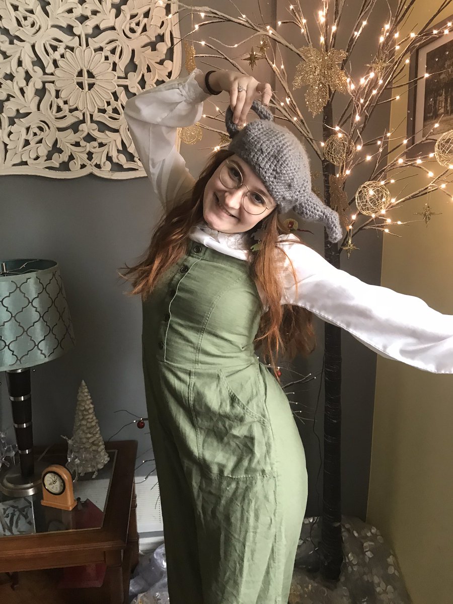 lynealavender's tweet photo. I did my makeup to take art photos for insta so have some here too #crochet #otgw #TeaPotHat https://t.co/YIqe32yTAR