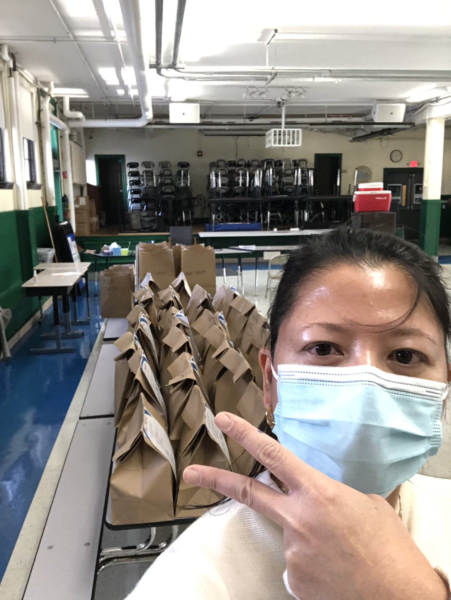 atanmcgrory's tweet photo. Building a community that cares is the best thing about @PHA_THRIVE @PHACharter Packed some lunches up for distribution on Monday from 12-3. #endhunger #equity #JustDoIt https://t.co/QrC0M3pQoc