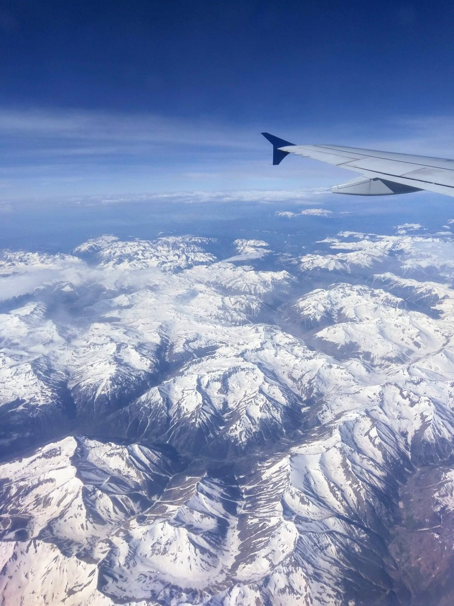 perxvacations's tweet image. "Happiness is looking down on your next destination from your plane ✈️window." — Unknown

Like if you agree~! 

#AirplaneTravel #airplanewindowview #windowseat