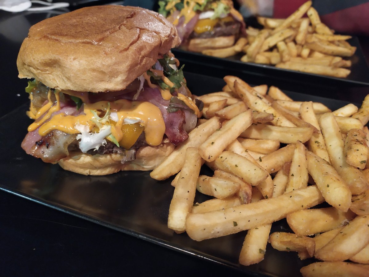 Que bien se cena en <a href="/MyrtiaGamesBar/">Myrtia Games Bar</a>