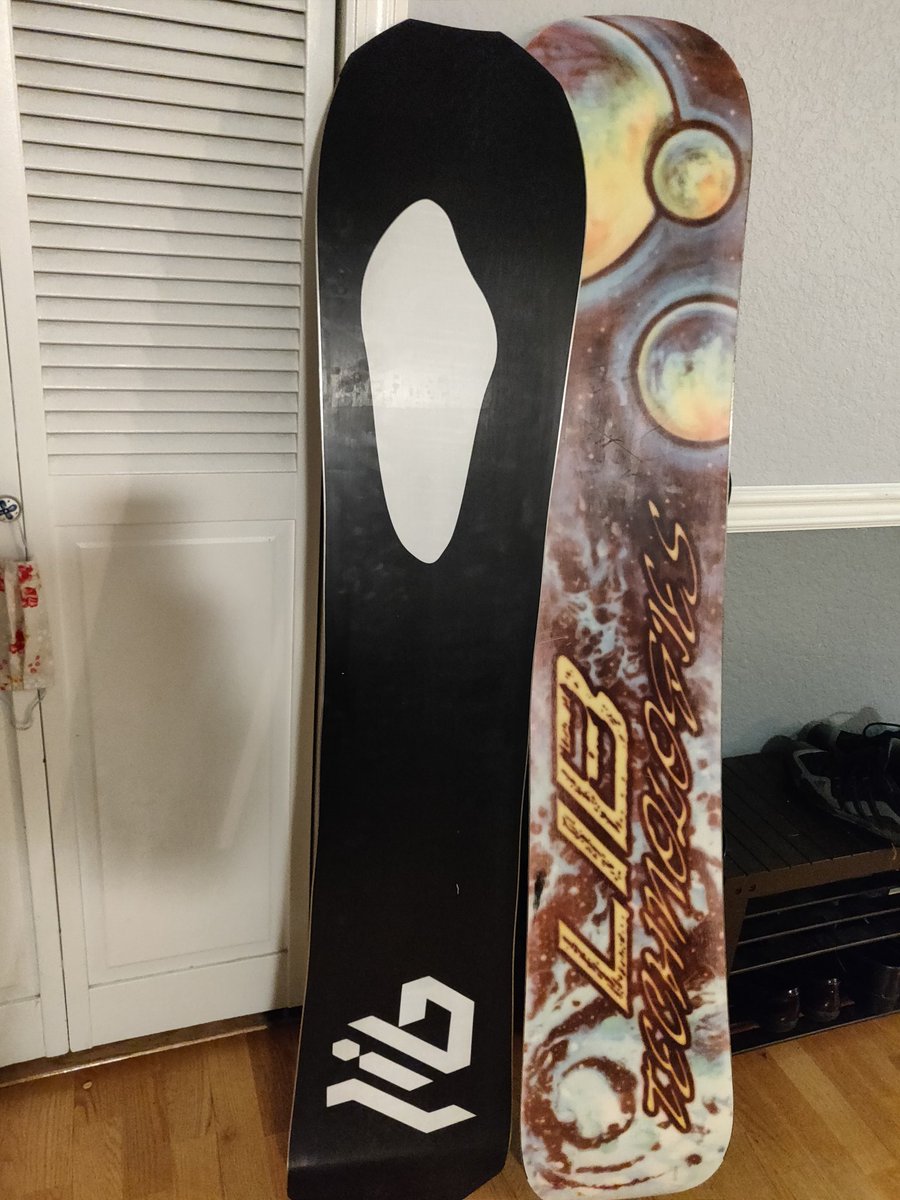 briancdavisson's tweet image. After years of riding my Lib Tech Emmagator time to upgrade and help as great cause.

It will be interesting dropping 9cm.

 2004 Lib Tech Emmagator (165)
 2021 Lib Tech Orca (156)

#MervinMfg 
#libtechnologies 
#OrcaConservancy 
#snowboarding