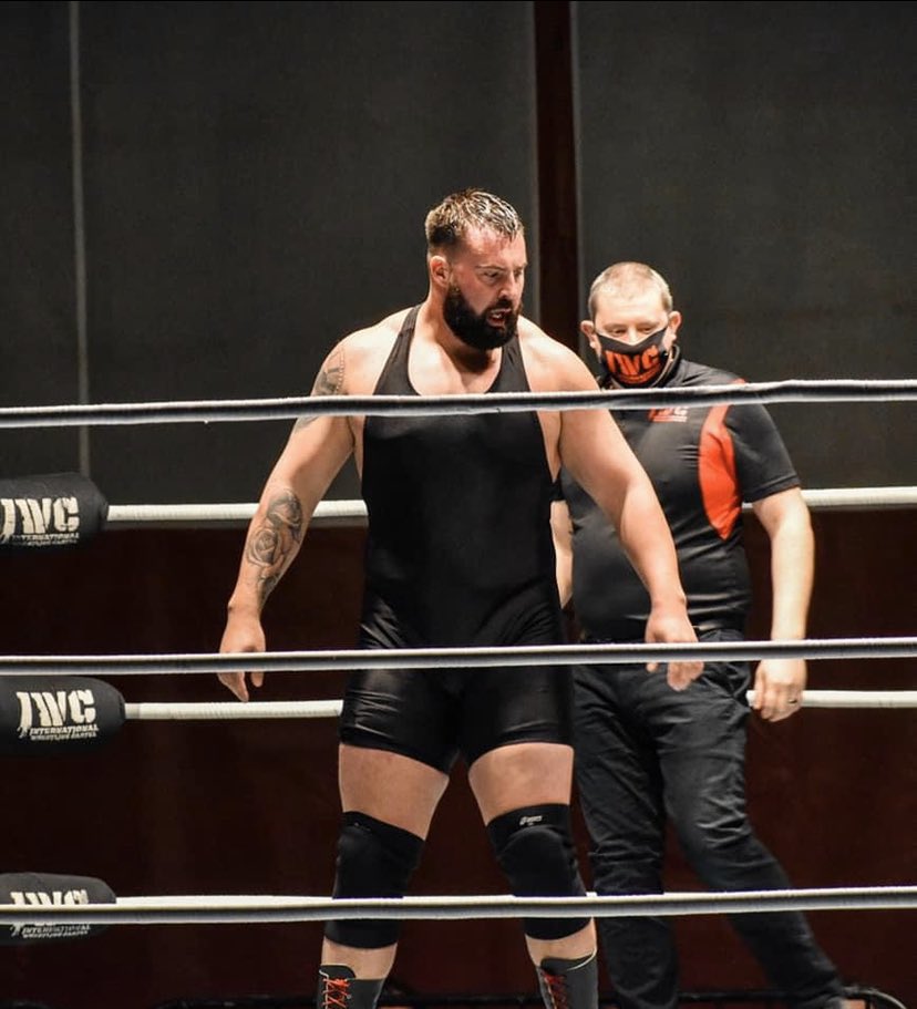 BulkNasty91's tweet photo. Side bar. Why the hell are my ears so small. Thanks Momma Bulk. #BigManBusiness #BabyEars #BulkingSeason #Rage #ProWrestling #Mass #Powerlifting #WayBackWednesday #BodyBuilding #IWC #Fitness #Pittsburgh #Beard #Tattoo #Pale #Angry #BurgerKingHands https://t.co/XF45vgmxCo