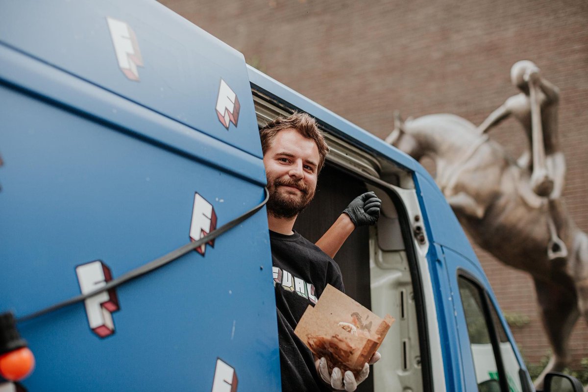AardigOnderweg's tweet photo. Dit is ons speciale coronateam! Ayuk en Scifo wonnen vorig jaar met #falafval, Wesley kennen we van #ikapitein en Peter deed mee met @YETSfoundation Kijk zondag om 17:10 uur naar @RTV_Rijnmond! #aoacoronaspecial #aardigonderweg https://t.co/SaXJIhY8P8