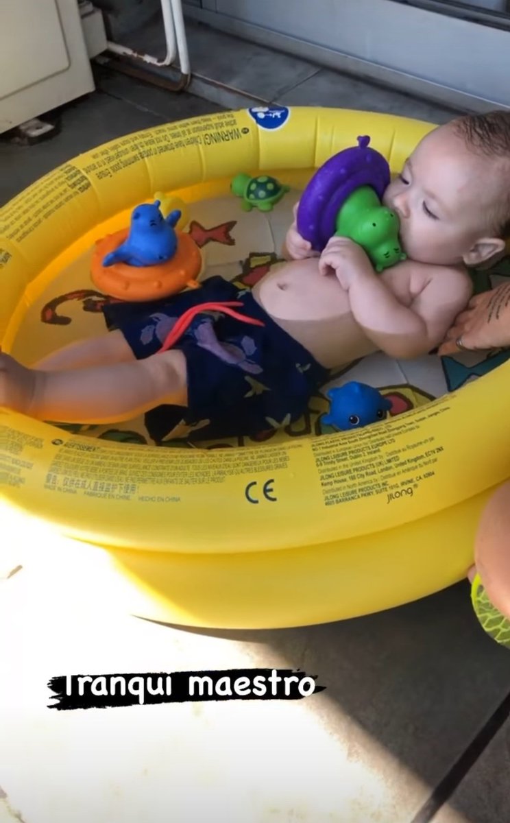 ItsLaliEspoos's tweet image. Omg Lali puede compartir piscina con el sobrino