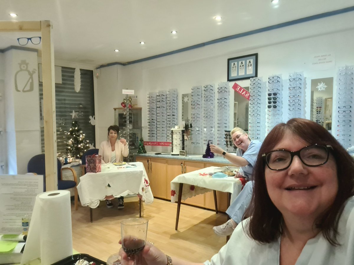 Localeyesoptom's tweet photo. Happy Christmas from all of us at Localeyes. We are now closed until the 4th of January.  Should you have an eye emergency please contact the Lanarkshire Eye Network Scheme who will be able to put you in touch with someone to see you on 0300 3030 243. https://t.co/ZmpIssafuF
