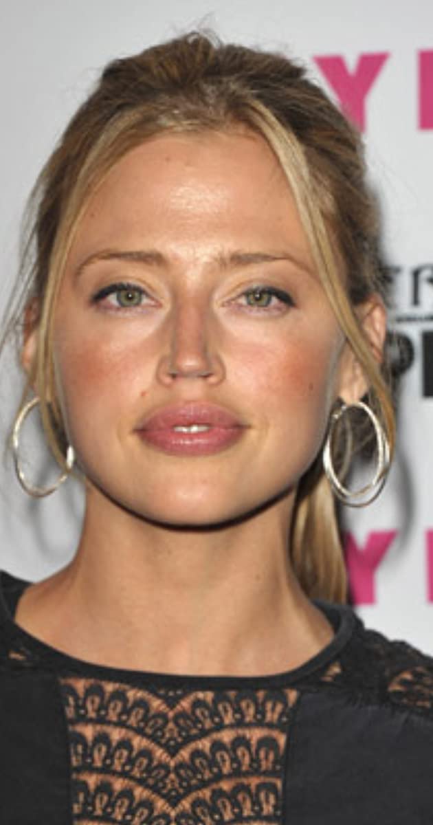Happy Birthday to Estella Warren who turns 42 today! 