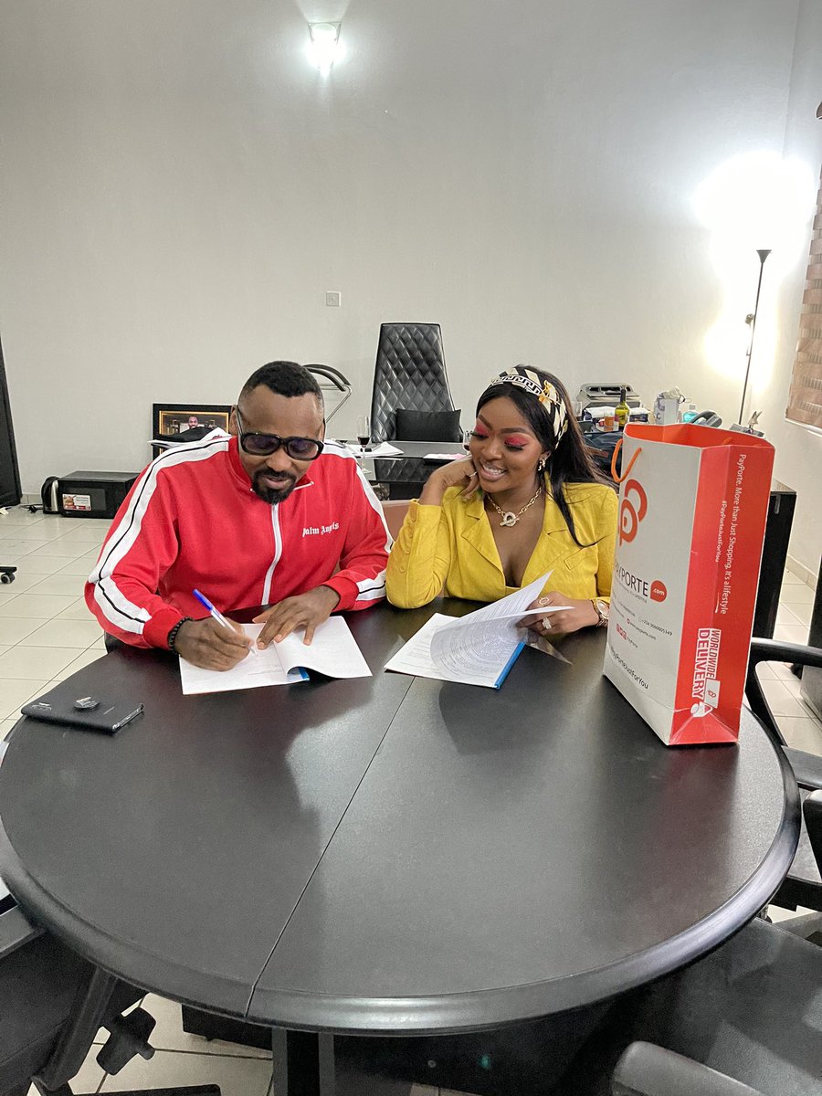 PayPorte's tweet photo. We Welcome Caramel Sugar to the Payporte family!

The creative, super talented and stylish queen will be a part of our family @caramel_sugarxx 

We can’t wait to see what she has in store for us❤️❤️

#payportesigncaramelsugar #payporte #ambassador #caramelplug #modababe https://t.co/miPoNZpBQo