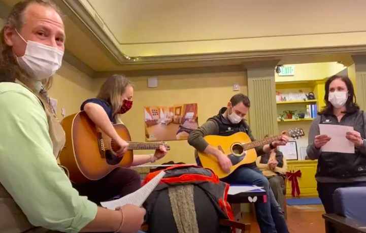 Check out Clinical Director Tim DiGiacomo and clinicians Chris Lamontagne, Brittany Little and Rachel Morin getting us rockin’!
Happy holidays from Mountain Valley to you!
youtu.be/WC6gBkesFwA