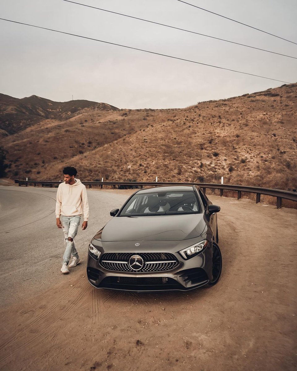 MercedesBenzUSA's tweet photo. The center of attention, even on the side of the road. 📸  @donmxrtn https://t.co/IdCmJQdFoU