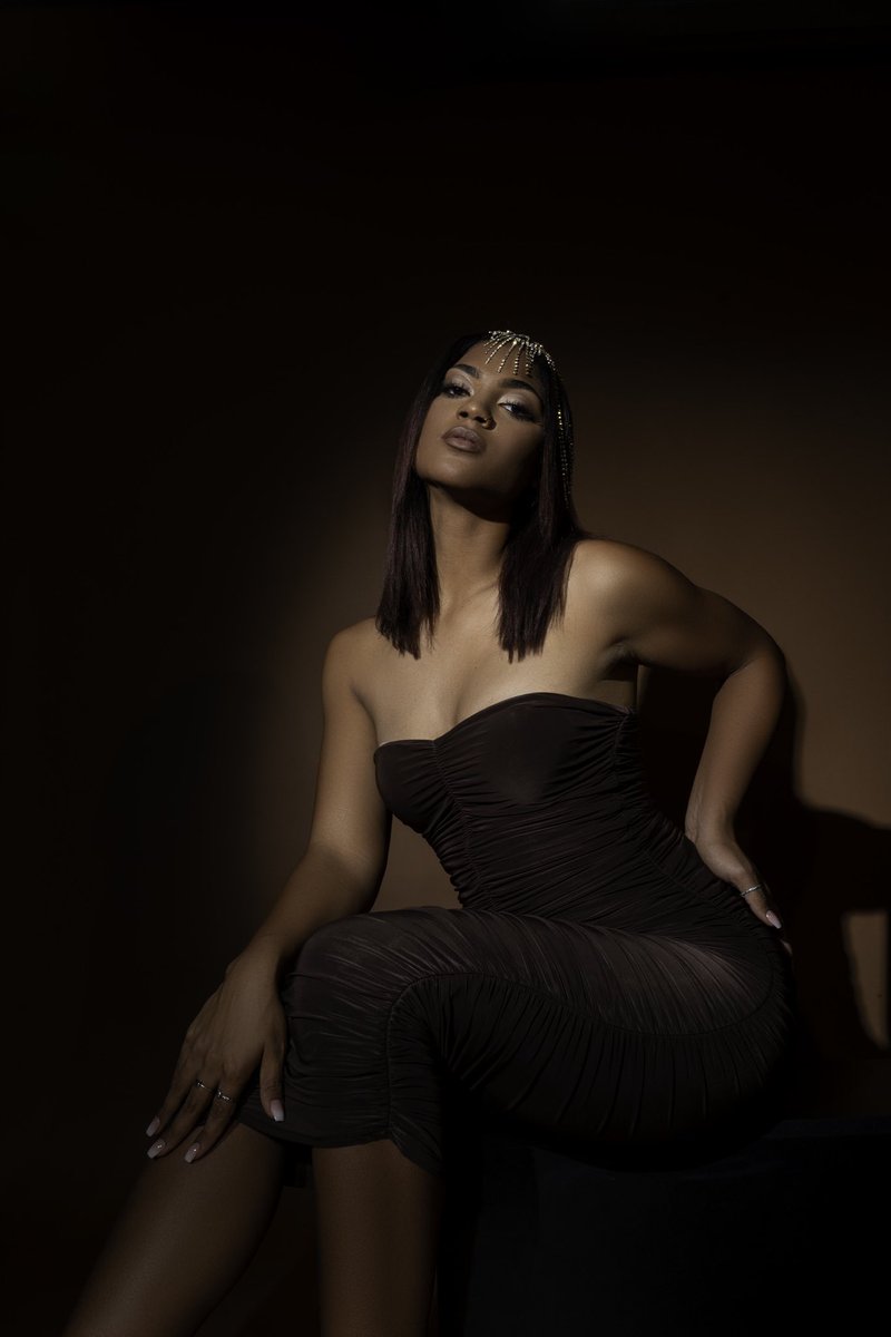 Should’ve known that loving me was a risk...🤎
Model: <a href="/shandria_30/">sjxoxo</a>