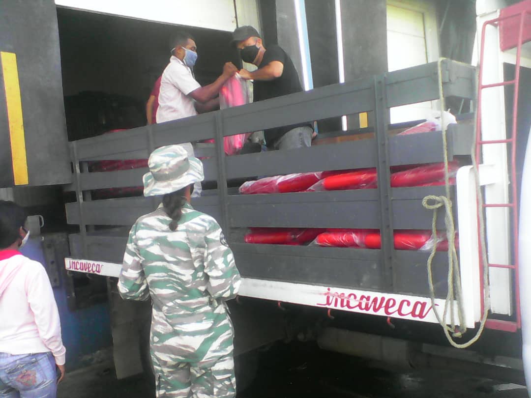 MercalOficial's tweet image. Desde el Centro de Acopio Santa Ana de @Falcon_Mercal se despacha más de 2 toneladas del rubro mortadela que serán distribuidas a las familias que convergen en los punto y círculo de las Base de Misiones Socialista de los municipios Jacura , Falcón y Democracia
.