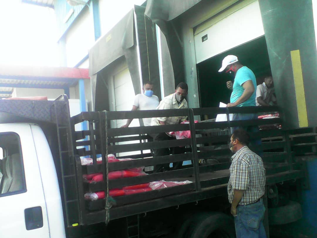 MercalOficial's tweet image. Desde el Centro de Acopio Santa Ana de @Falcon_Mercal se despacha más de 2 toneladas del rubro mortadela que serán distribuidas a las familias que convergen en los punto y círculo de las Base de Misiones Socialista de los municipios Jacura , Falcón y Democracia
.