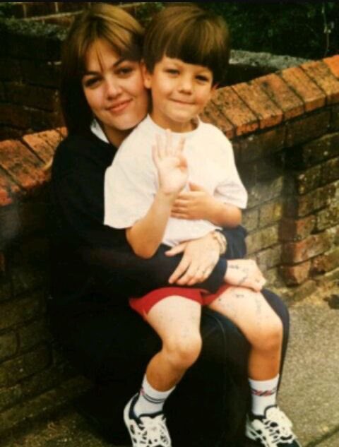 Since it’s his last day of being 28, let’s watch Louis grow up - the cutest thread
