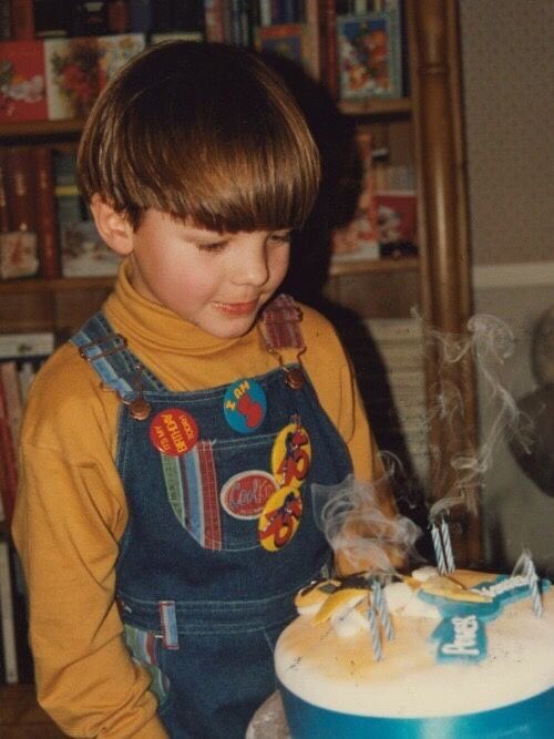 Since it’s his last day of being 28, let’s watch Louis grow up - the cutest thread
