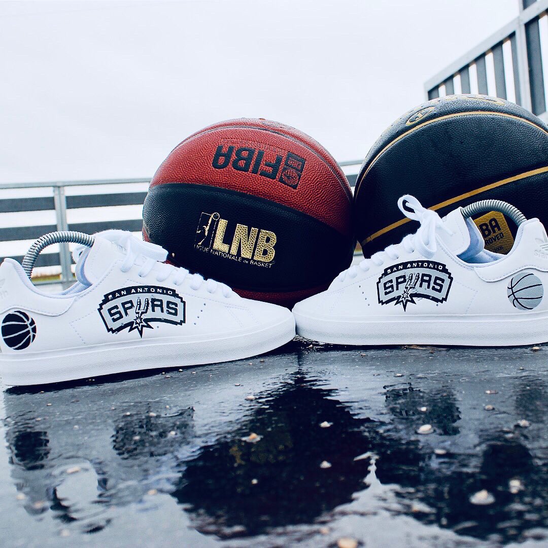 GeetCustom's tweet photo. Stan Smith x @spurs 🏀🚁

S/O @SASpursFr @SpursAUFR ✌️ https://t.co/Ar62WyWYGP