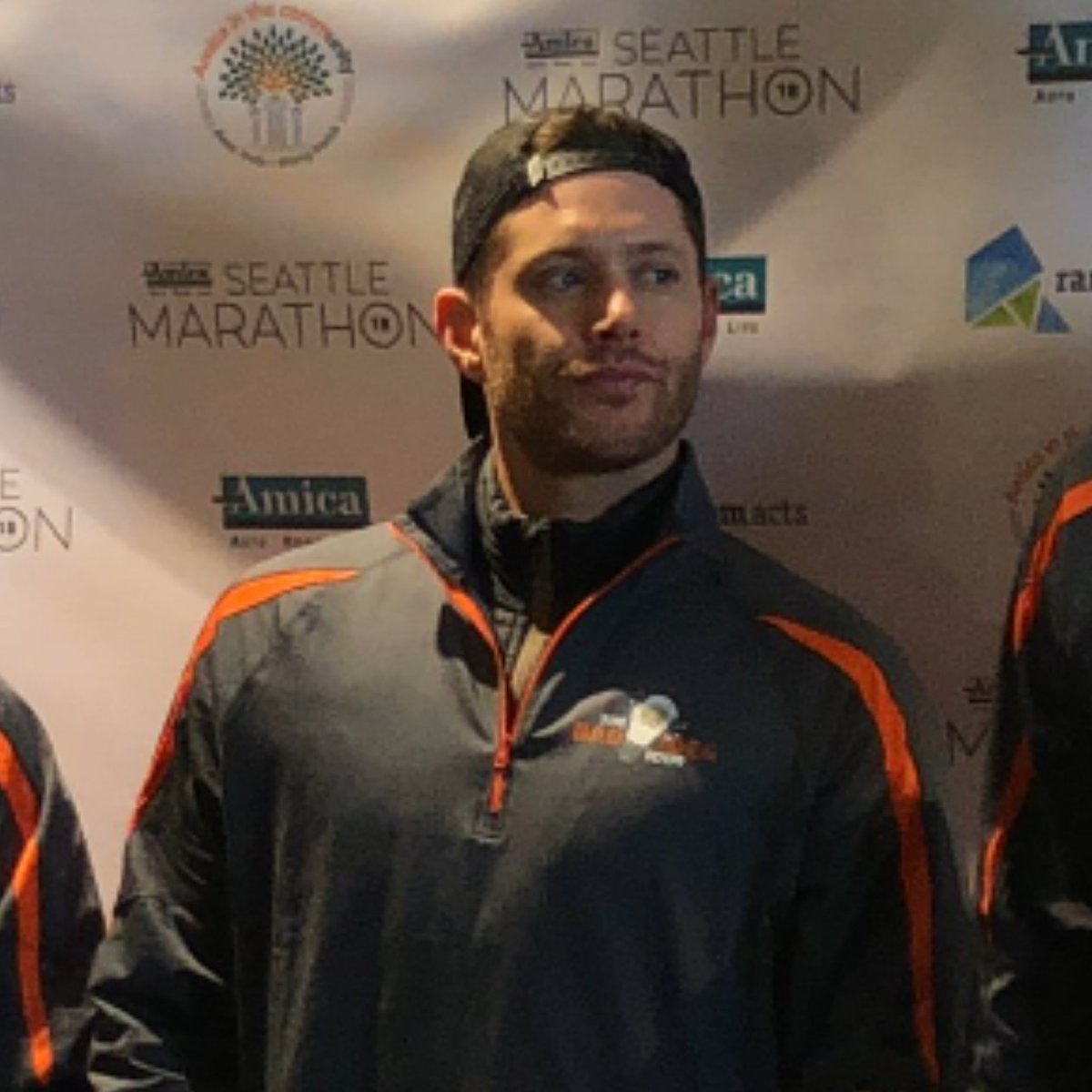 jensen ackles wearing a backwards baseball cap - thread