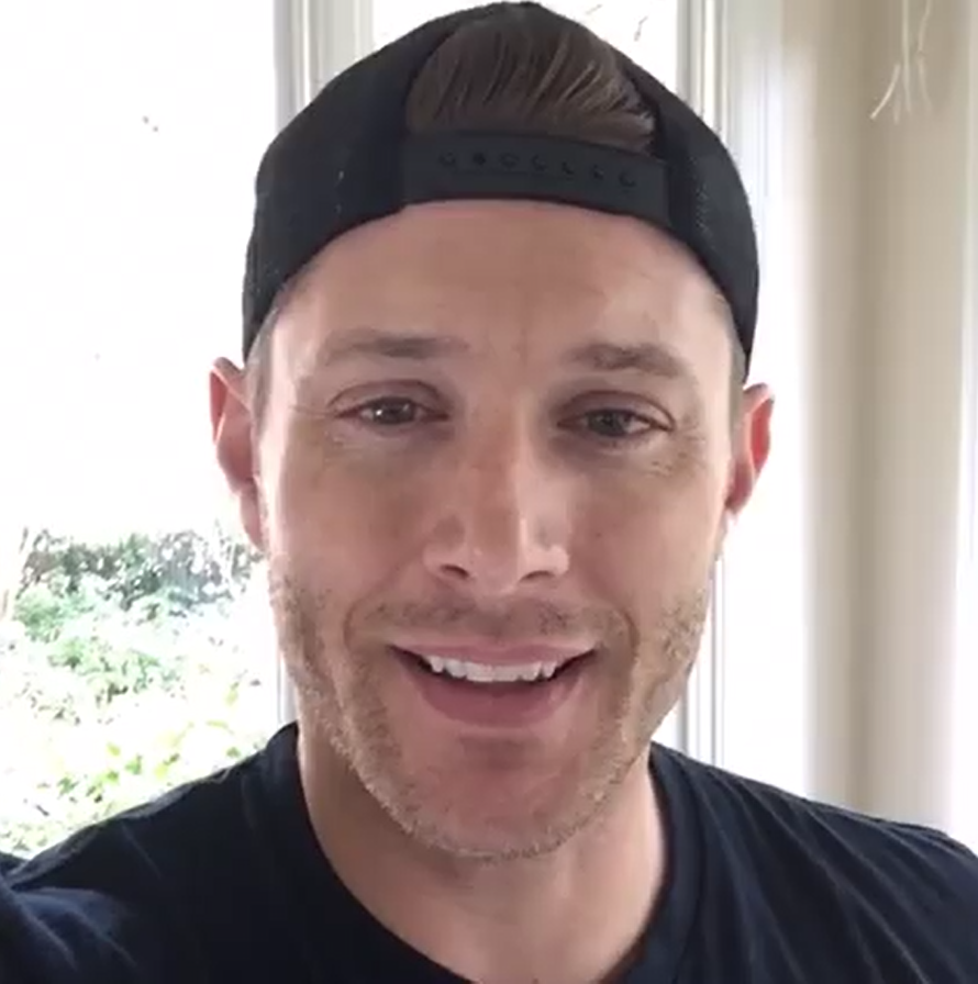 jensen ackles wearing a backwards baseball cap - thread