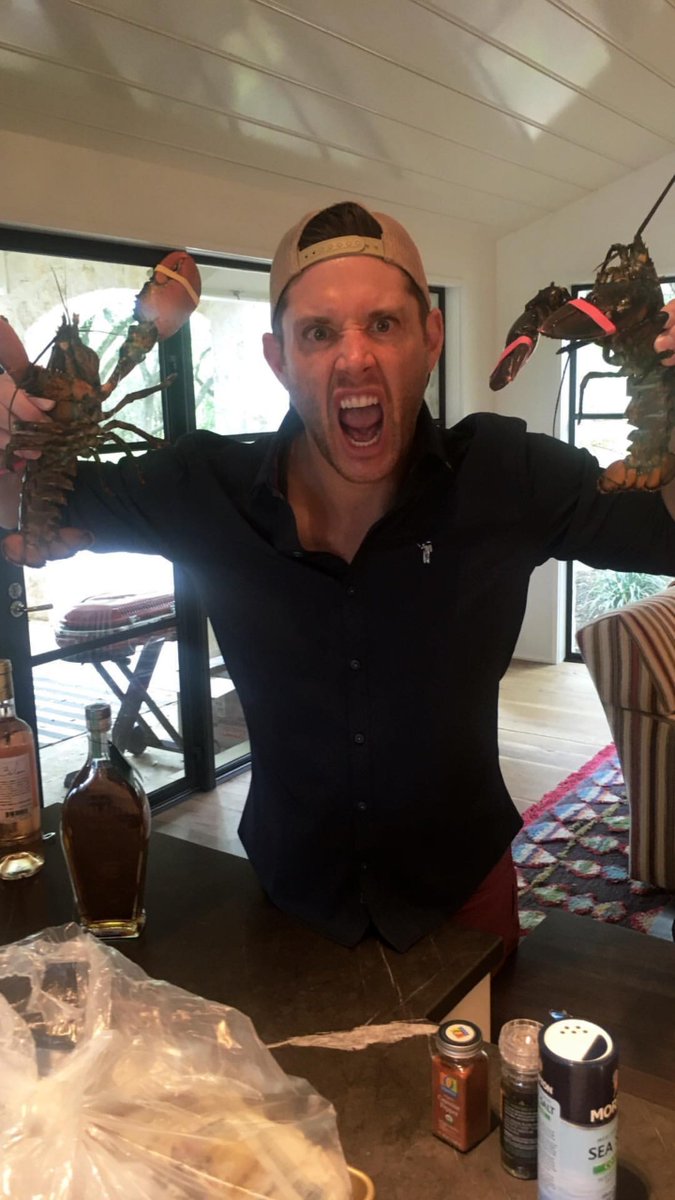 jensen ackles wearing a backwards baseball cap - thread