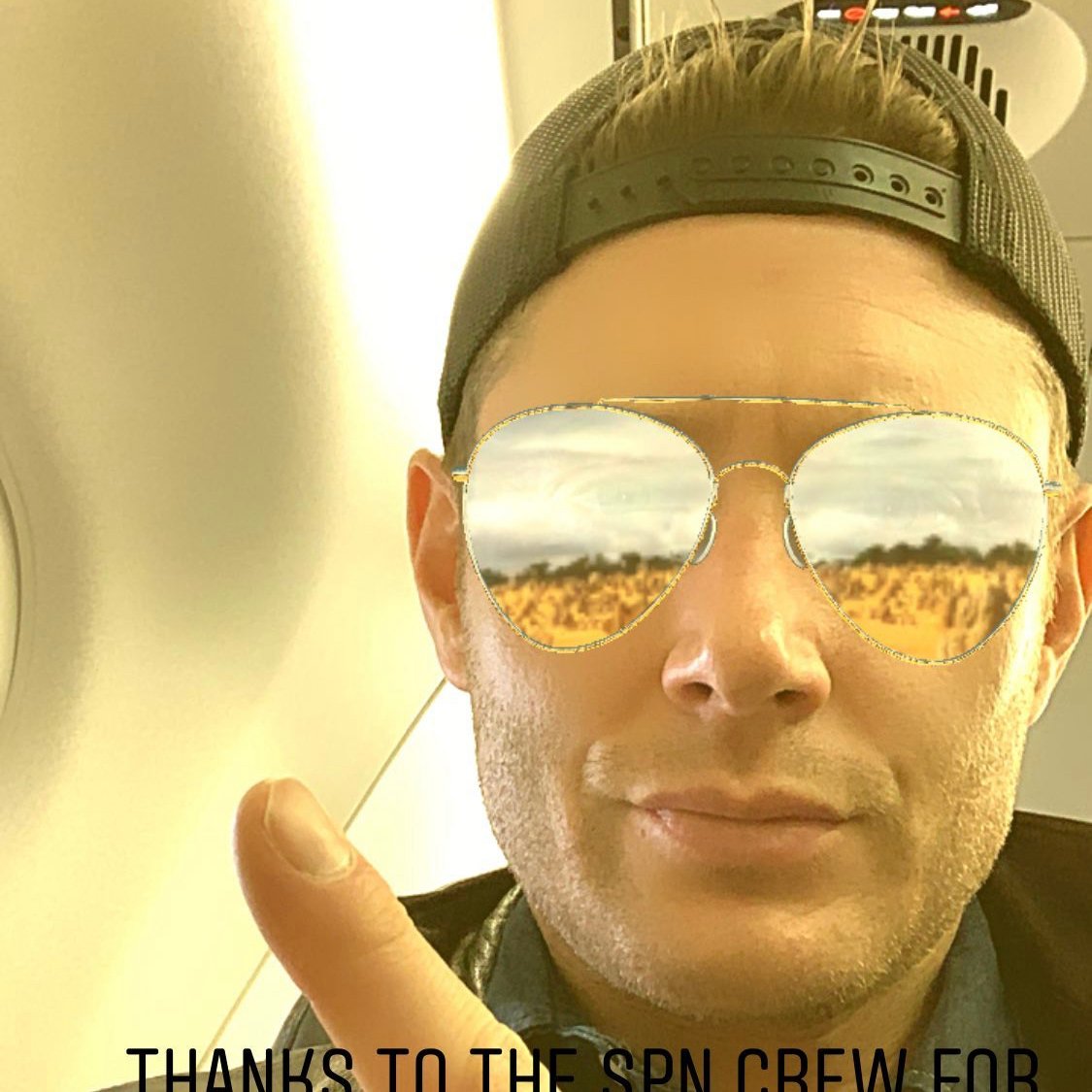 jensen ackles wearing a backwards baseball cap - thread