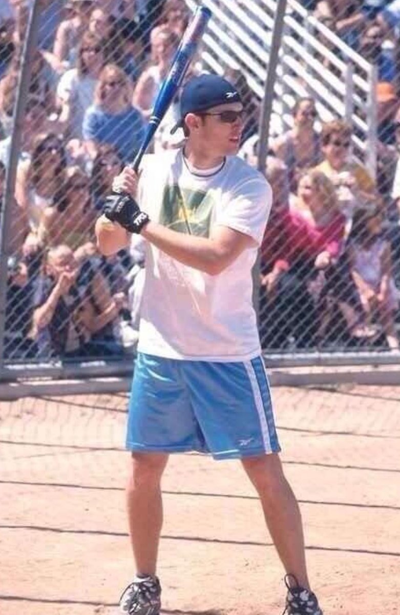 jensen ackles wearing a backwards baseball cap - thread