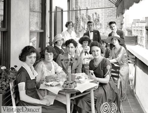Ladies who lunch in 1921. buff.ly/38oCeqy