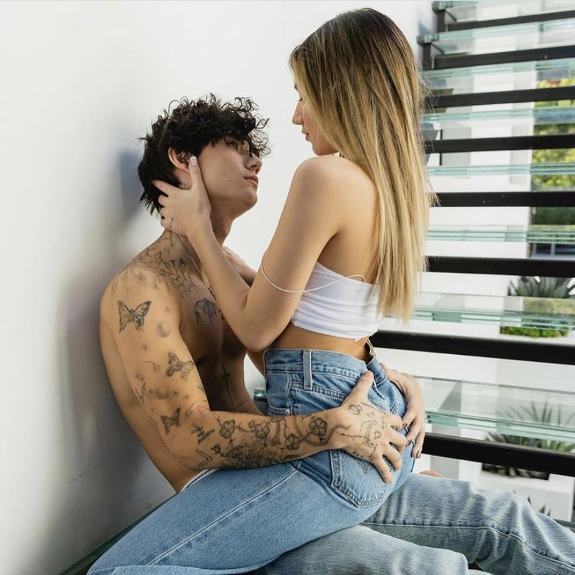 vinni_nessajxdn's tweet image. Si no me van a mirar como ellos dos se miran no quiero nada