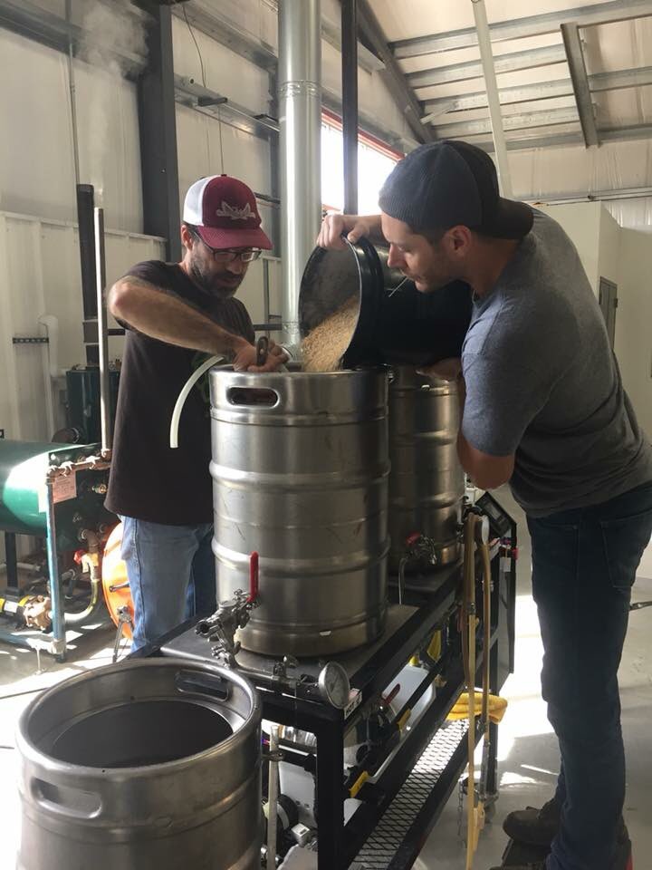 jensen ackles wearing a backwards baseball cap - thread